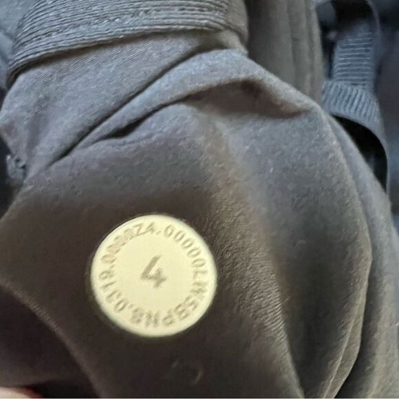 Lululemon Pants On The Fly Pants Ankle Tapered Pull On Black Size 4 Travel - Picture 6 of 9